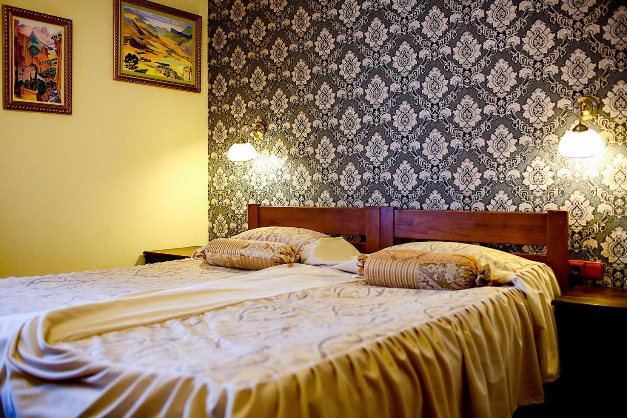Hotel Kilikiya Uzhhorod Exterior photo